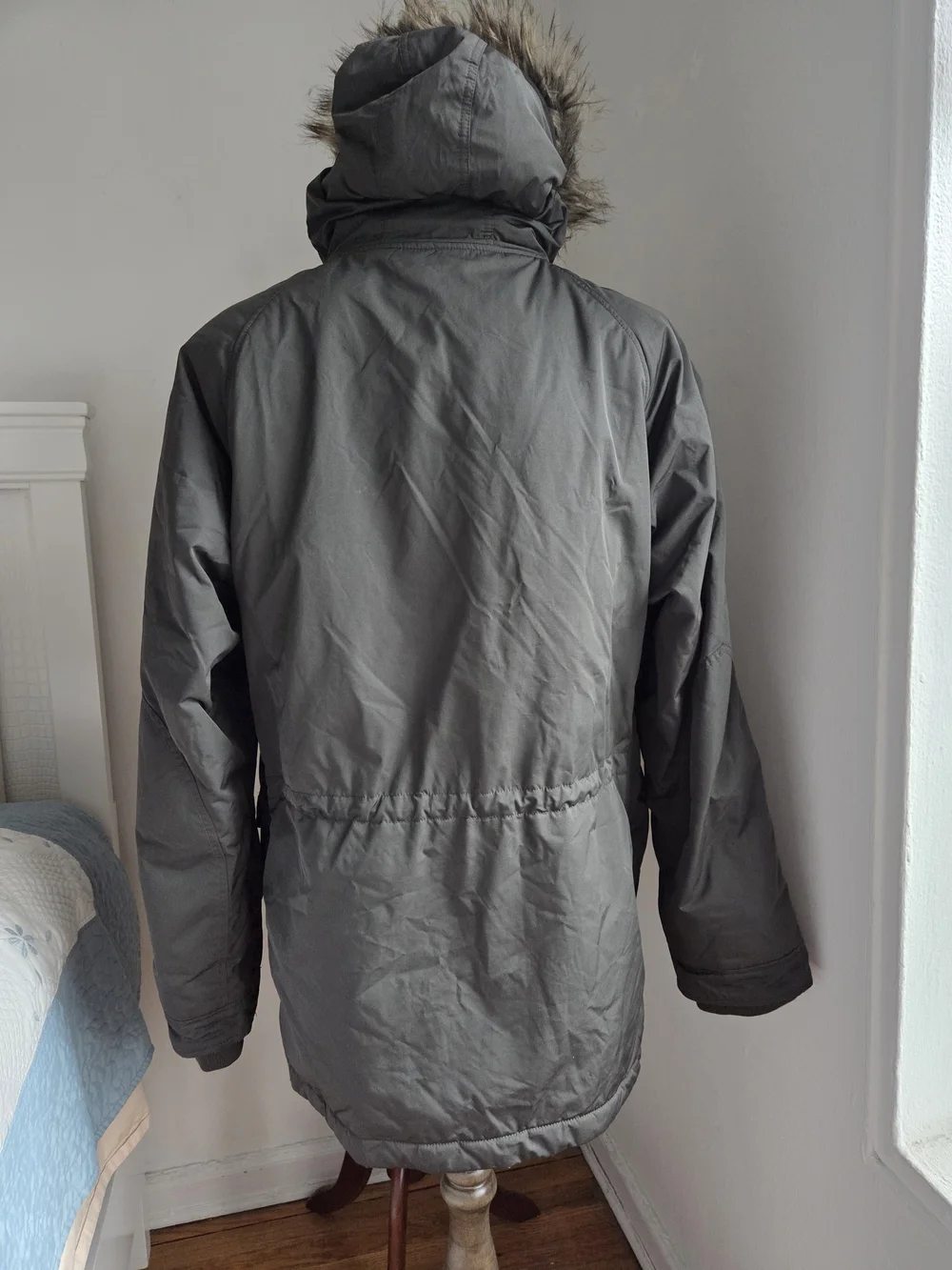Uniqlo Men's Hooded Puffer Coat in Dark Olive with Faux Fur Trim